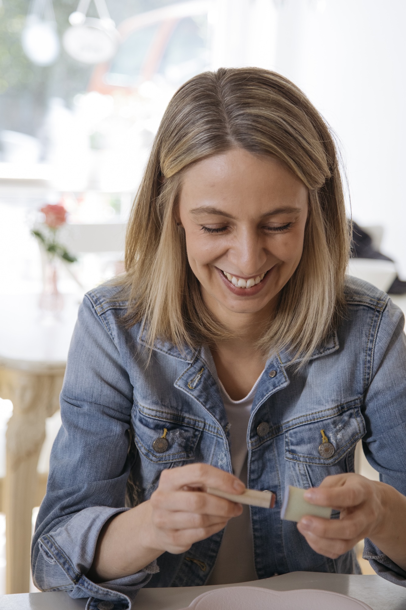 Freude beim Keramikmalen